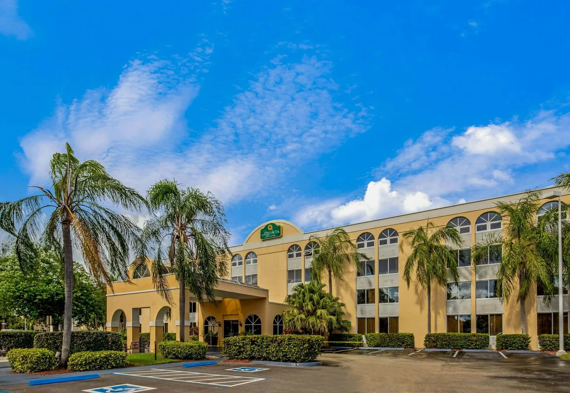 La Quinta Inn & Suites by Wyndham Miami Lakes hotel hero