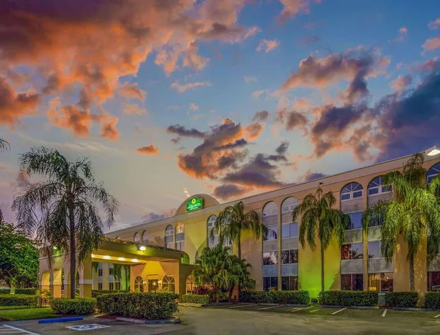 La Quinta Inn & Suites by Wyndham Miami Lakes hotel detail image 1