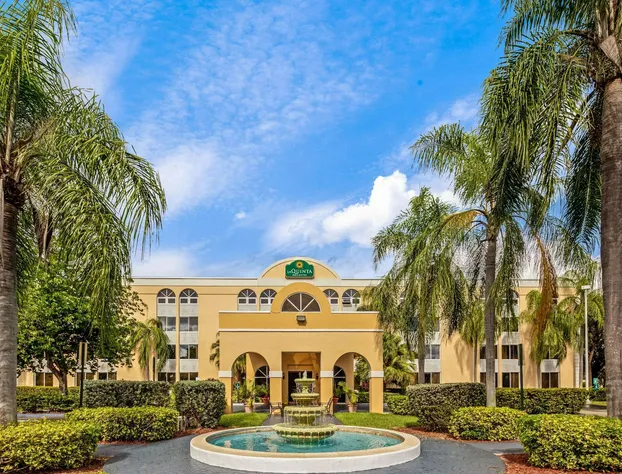 La Quinta Inn & Suites by Wyndham Miami Lakes hotel detail image 2