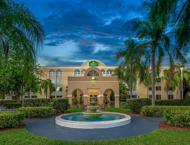 La Quinta Inn & Suites by Wyndham Miami Lakes hotel detail image 3