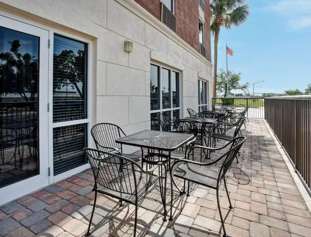 Hampton Inn & Suites - Cape Coral/Fort Myers Area, FL hotel detail image 2