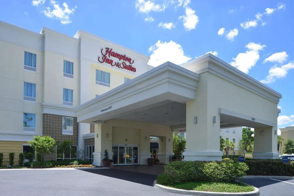 Hampton Inn & Suites Ocala hotel hero