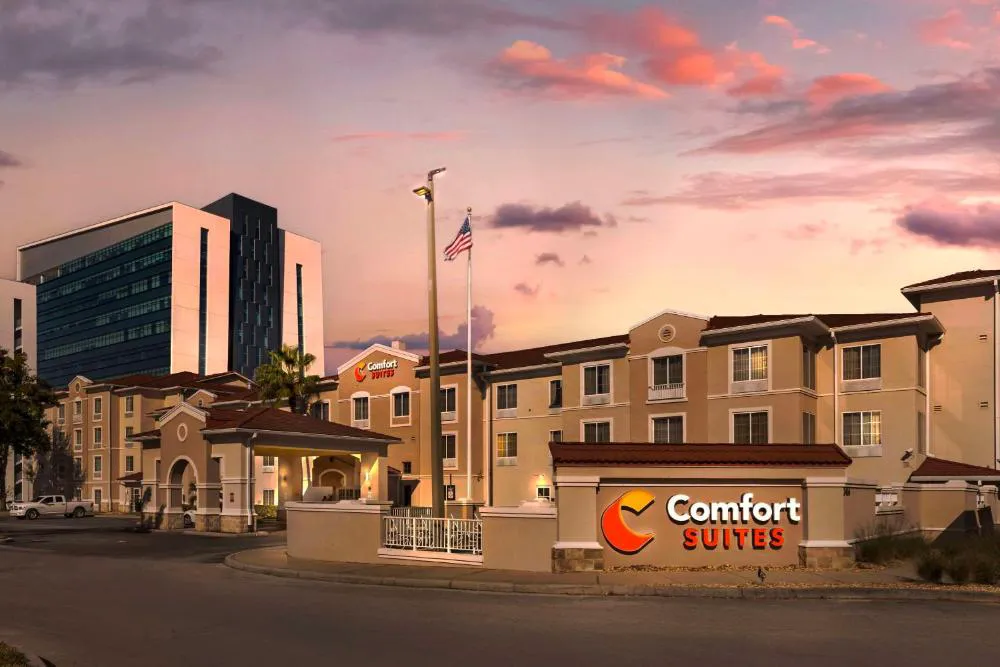 Comfort Suites Downtown hotel hero