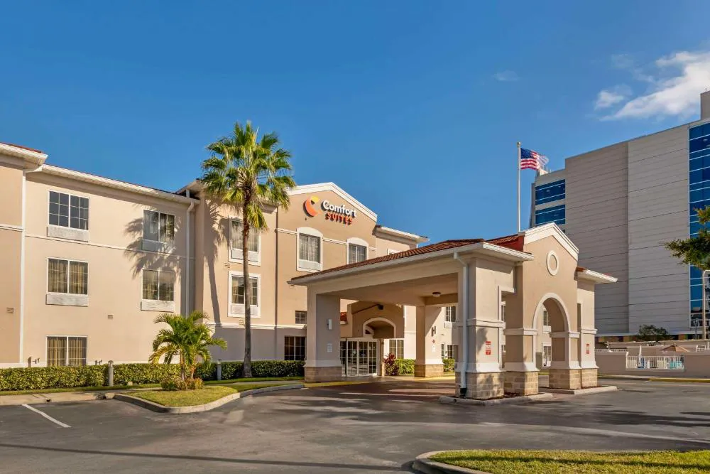 Comfort Suites Downtown hotel hero