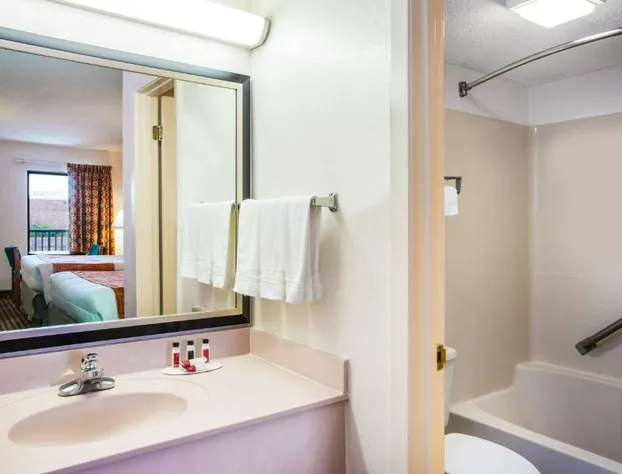 Howard Johnson by Wyndham Panama City hotel detail image 3