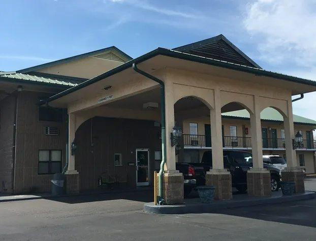 Regency Inn & Suites hotel detail image 2