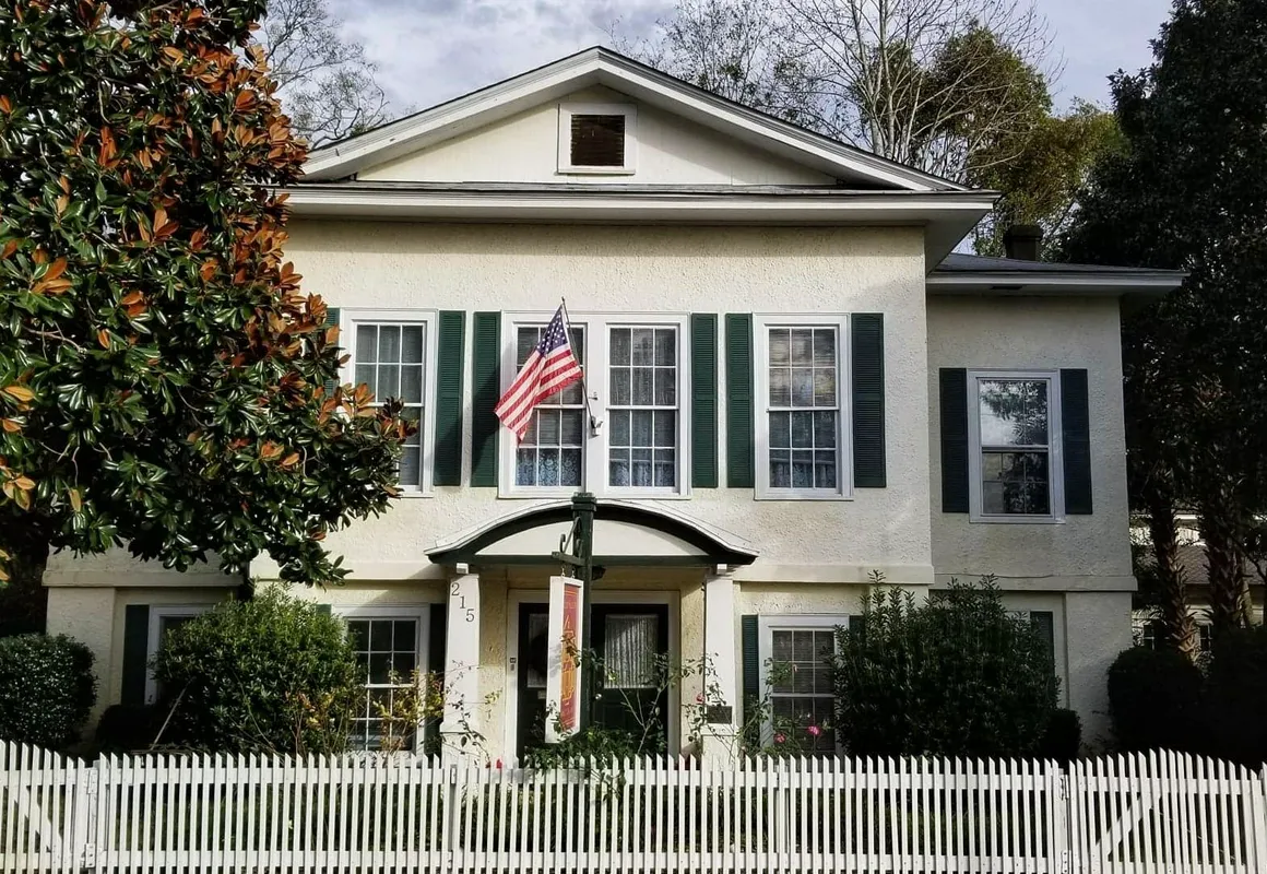 Millhouse Inn hotel hero