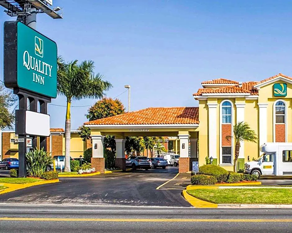 Quality Inn Airport - Cruise Port hotel hero