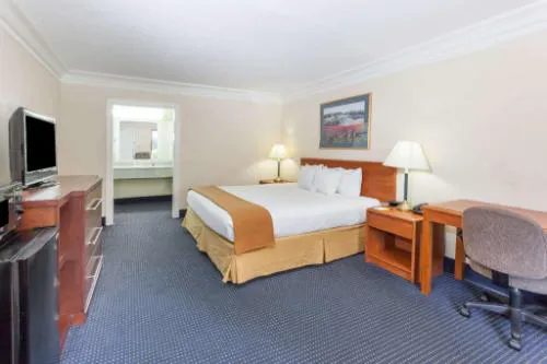 Super 8 by Wyndham Dalton/Convention Center Area hotel detail image 4