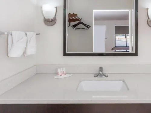 Super 8 by Wyndham Dalton/Convention Center Area hotel detail image 4