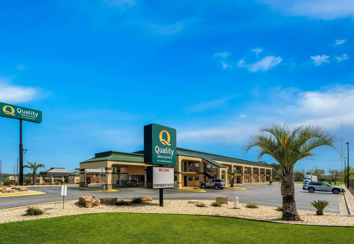 Quality Inn & Suites Dublin hotel hero