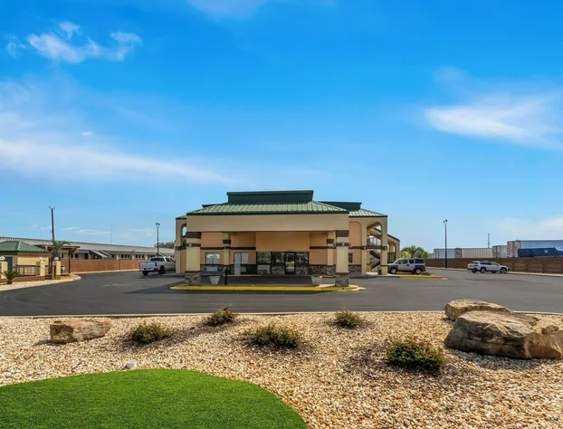 Quality Inn & Suites Dublin hotel detail image 4