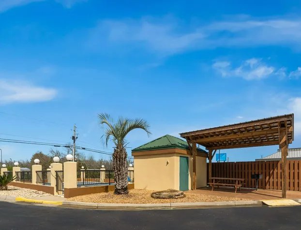 Quality Inn & Suites Dublin hotel detail image 3