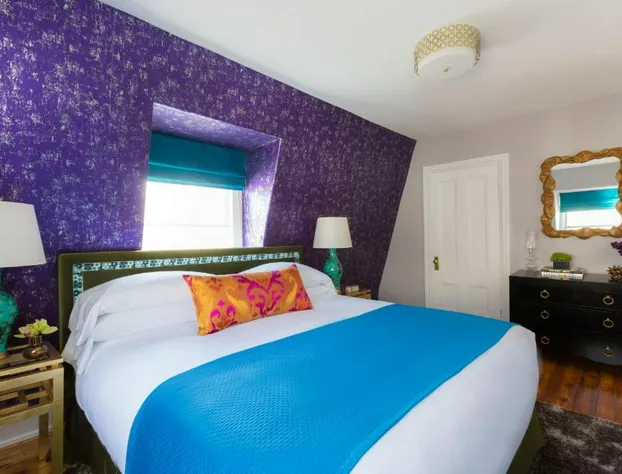 Gilded hotel detail image 3