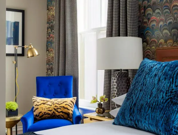 Gilded hotel detail image 4