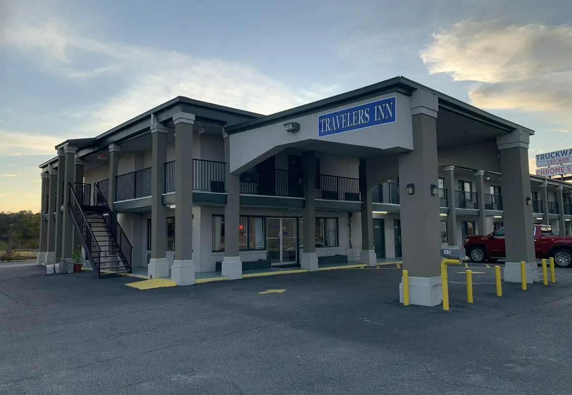 Travelers Inn hotel hero