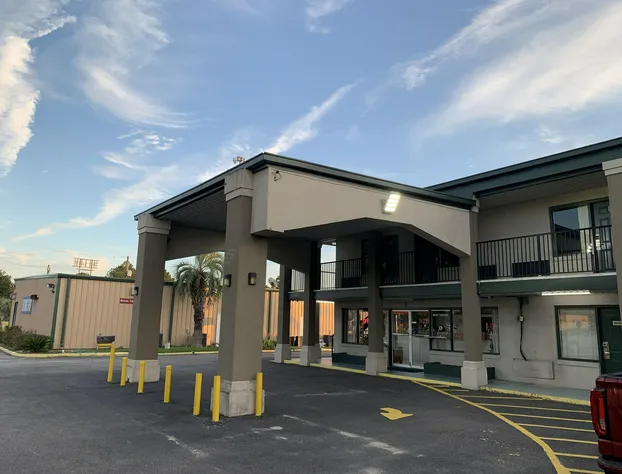 Travelers Inn hotel detail image 4