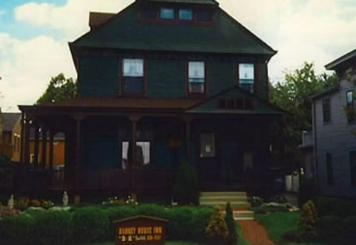 The Harney House Inn hotel hero