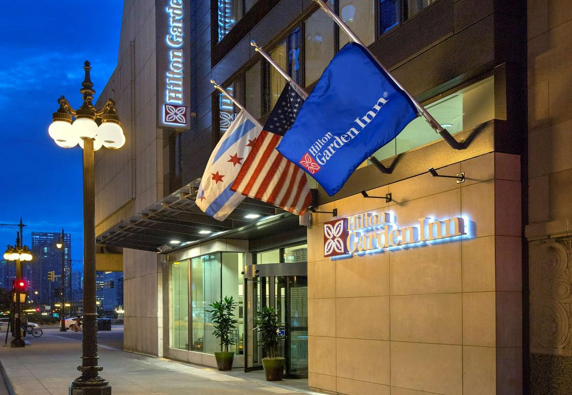 Hilton Garden Inn Chicago Downtown Riverwalk hotel hero