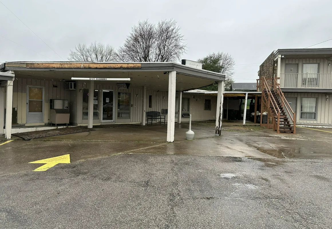 Stones Motel hotel hero