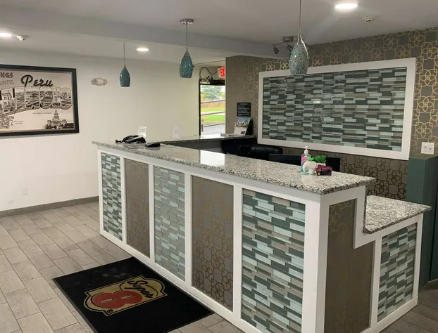 Super 8 by Wyndham Peru Starved Rock State Park hotel detail image 1