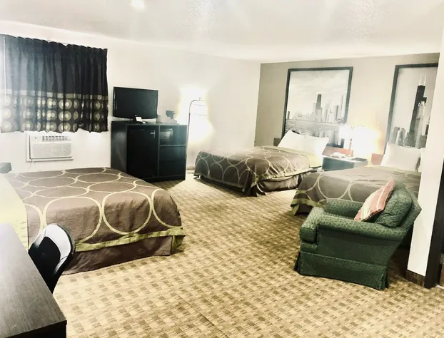 Super 8 by Wyndham Peru Starved Rock State Park hotel detail image 3