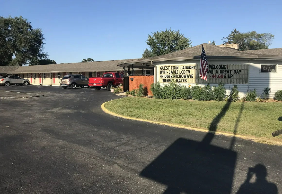 Cooper Motel Tuscola hotel hero