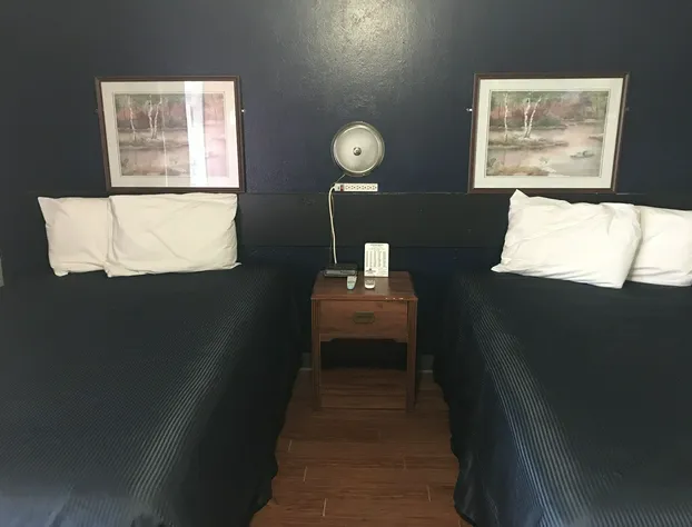 Cooper Motel Tuscola hotel detail image 4