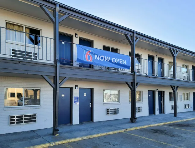 Motel 6 Wichita, KS – South I-35 hotel detail image 1