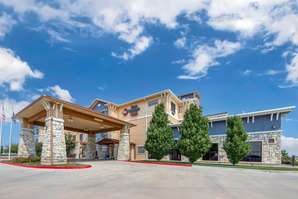 Best Western Plus Emerald Inn & Suites hotel hero