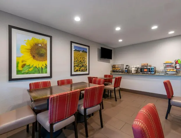 Comfort Inn & Suites Hays I-70 hotel detail image 4