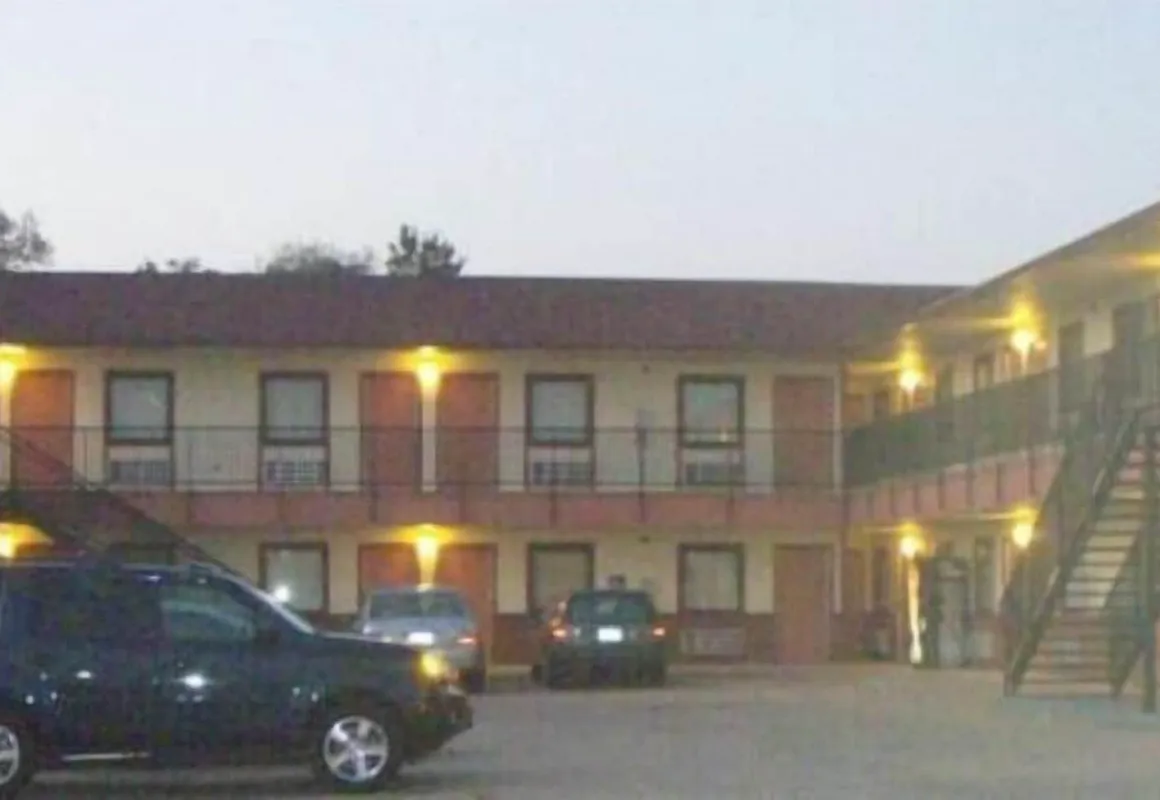 Pawnee Inn hotel hero