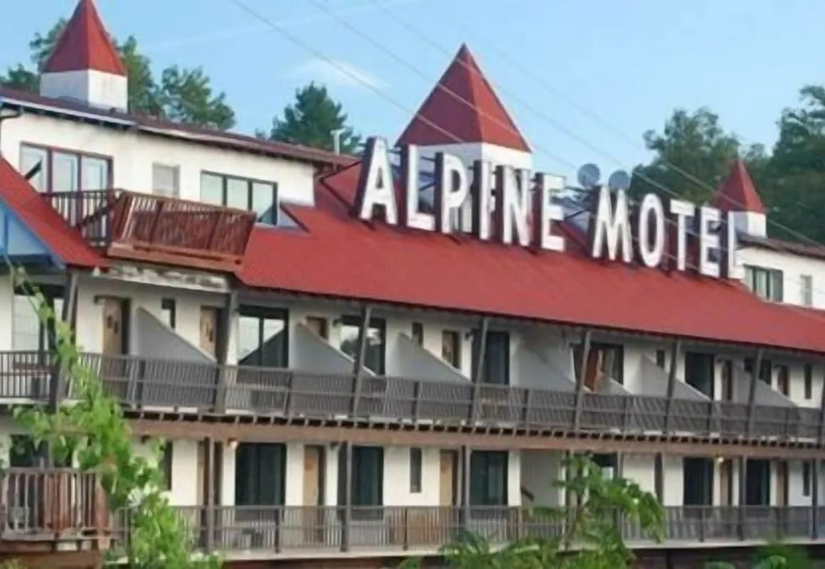 Alpine Lodge & Resort Burkesville hotel hero