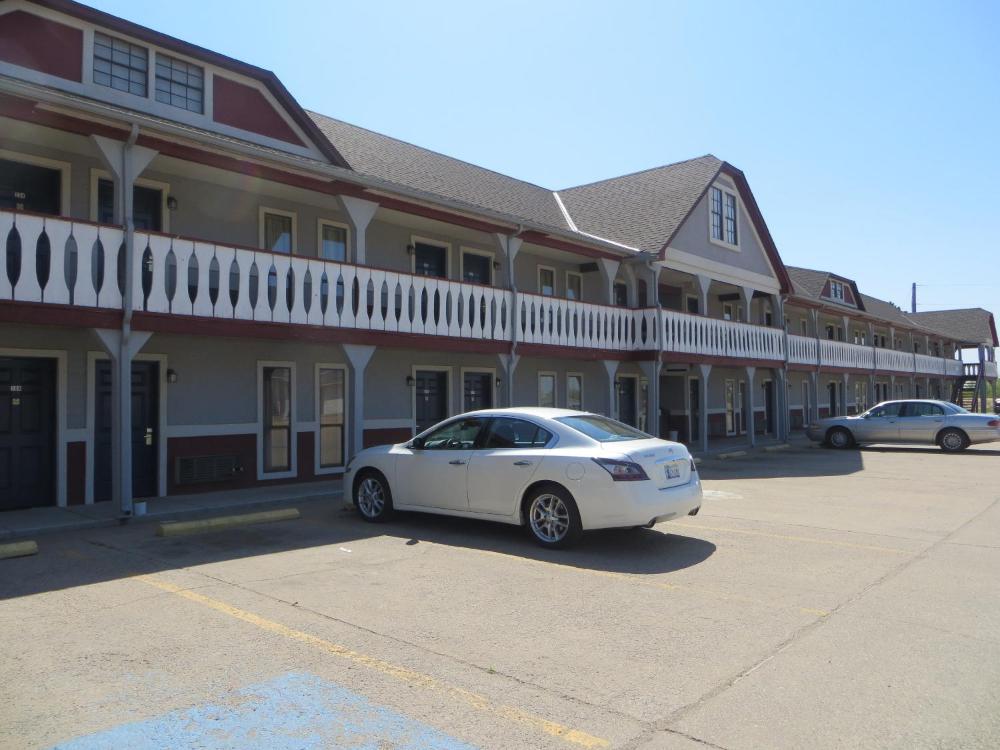 Executive Inn Wichita hotel hero
