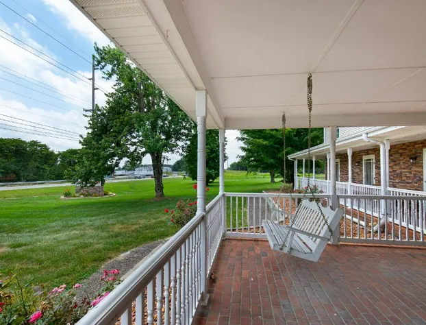 Four Seasons Country Inn hotel detail image 3