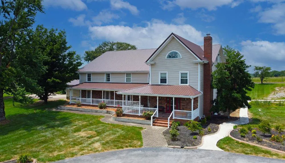 Four Seasons Country Inn hotel hero