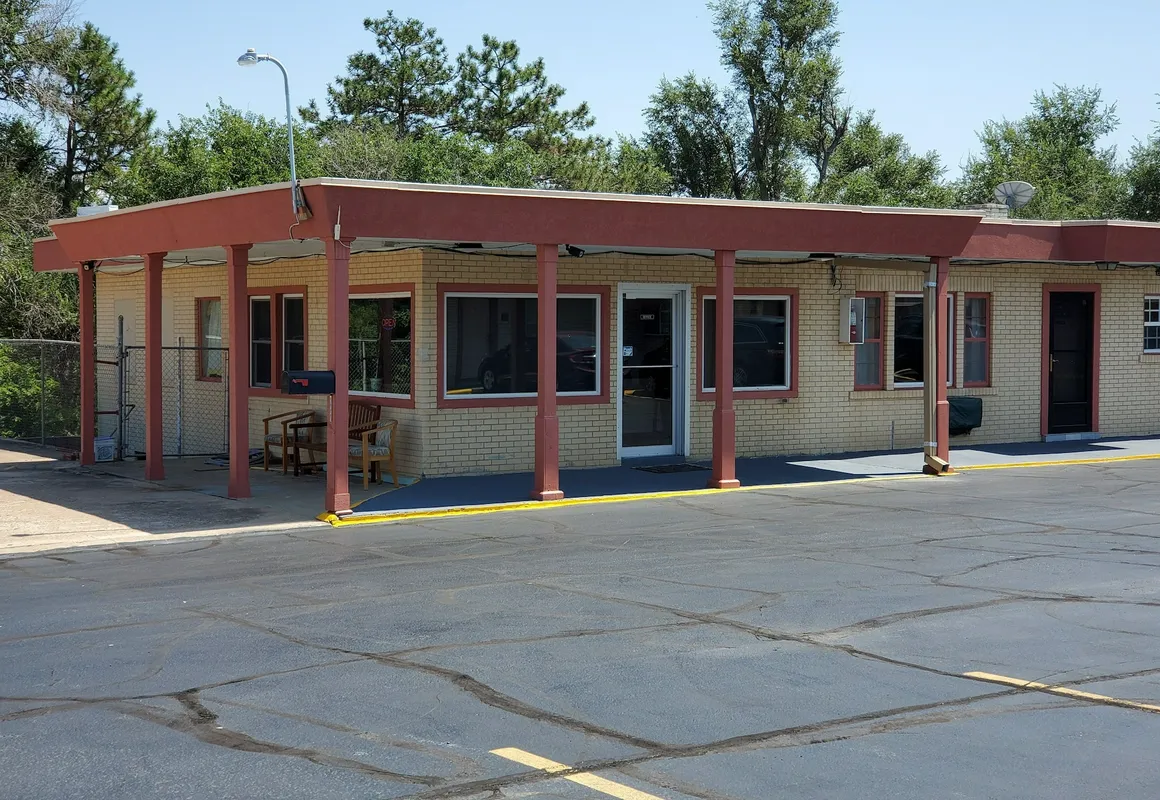 Economy Inn hotel hero