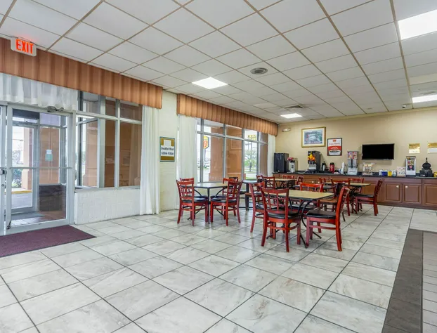 Econo Lodge Baton Rouge hotel detail image 2