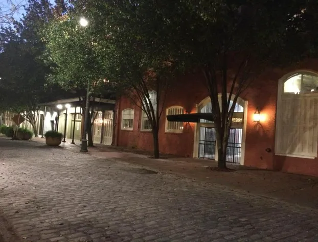 Plaza Suites Downtown New Orleans hotel detail image 1