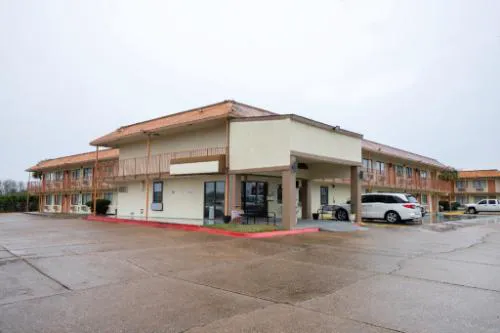 OYO Hotel Lake Charles Hwy 10 hotel hero