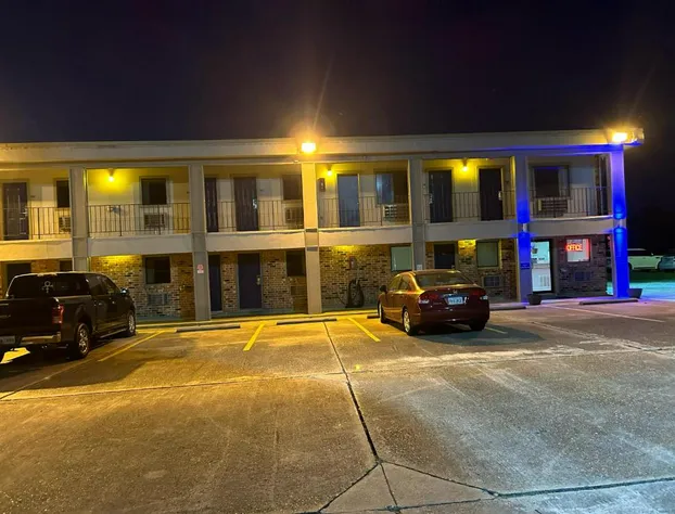 Howards Inn Motel hotel detail image 1