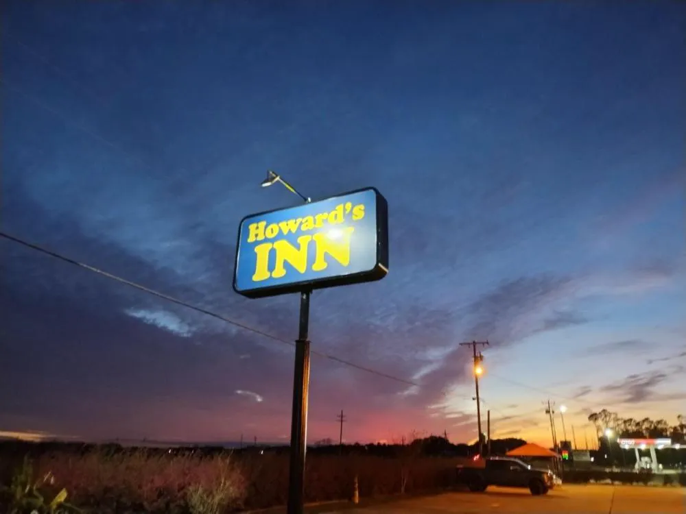 Howards Inn Motel hotel hero