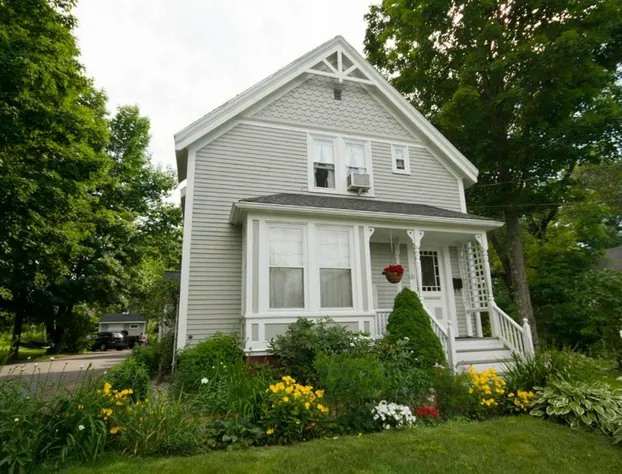 The James Place Inn B&B hotel detail image 2