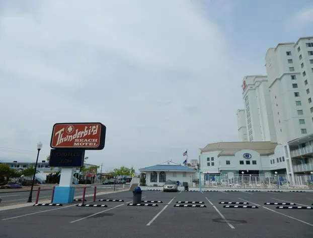 Thunderbird Beach Motel hotel detail image 4