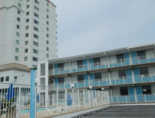 Thunderbird Beach Motel hotel detail image 4