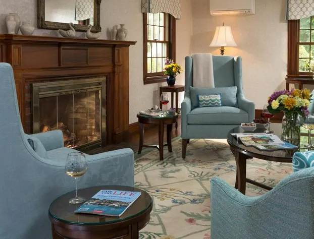 Old Harbor Inn hotel detail image 4