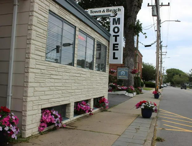 Town & Beach Motel hotel detail image 1