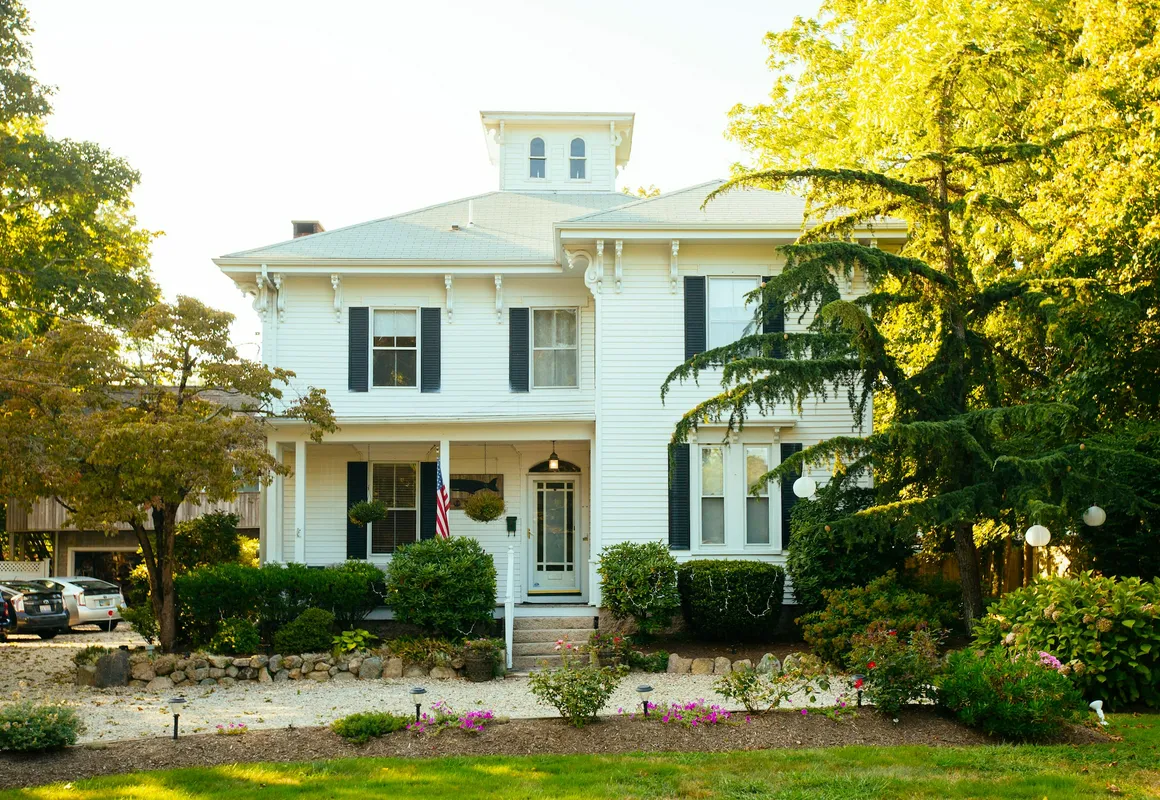 Captain Lawrence Inn hotel hero