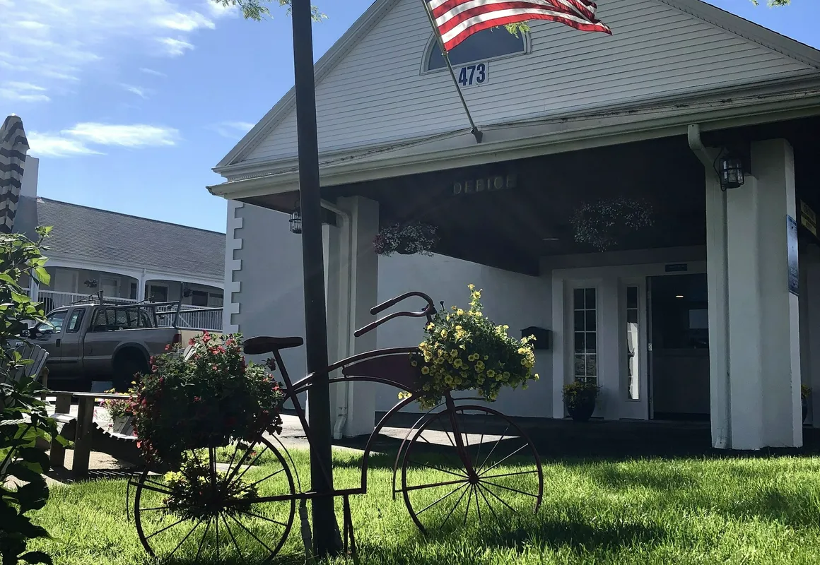 Hyannis Inn hotel hero