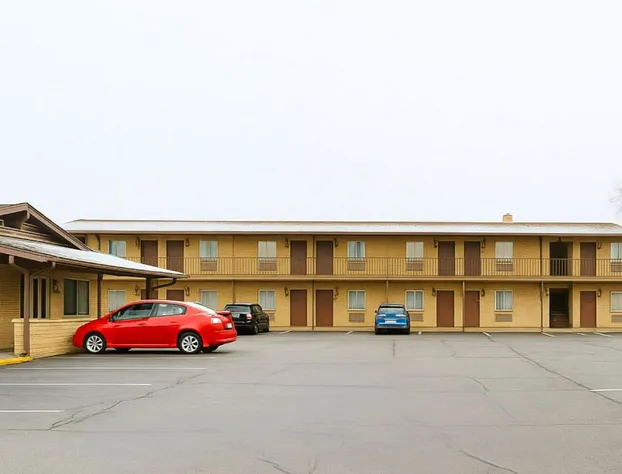 Capital O Swan Inn Comstock Park hotel detail image 1